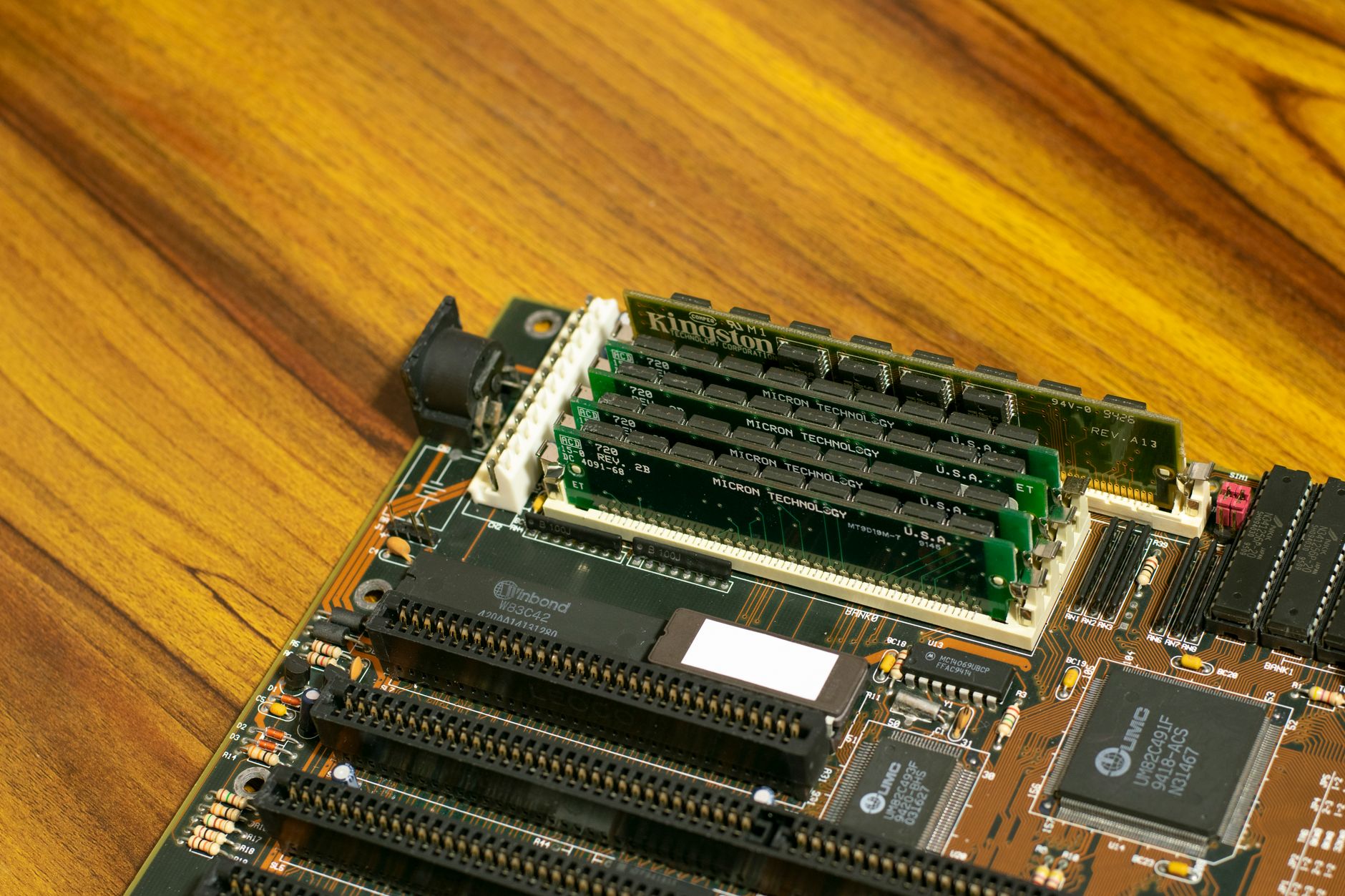 Micron stock fall: Why it’s a clear concern for investors